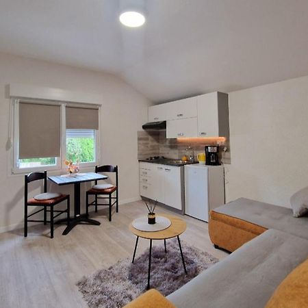 App & Beauty Loza Apartman Zambratija Kültér fotó